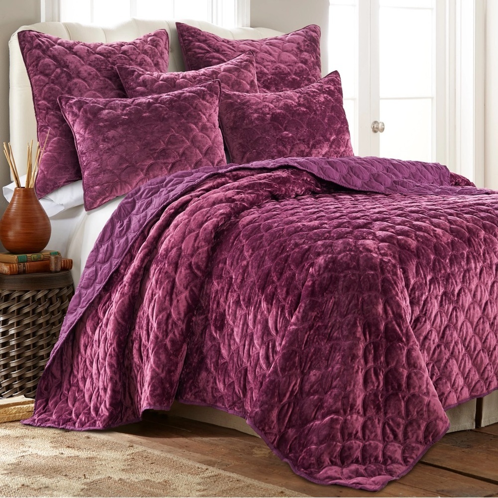 Comforter & pillow cases king sized crushed velvet quilted satiny silky shimmer